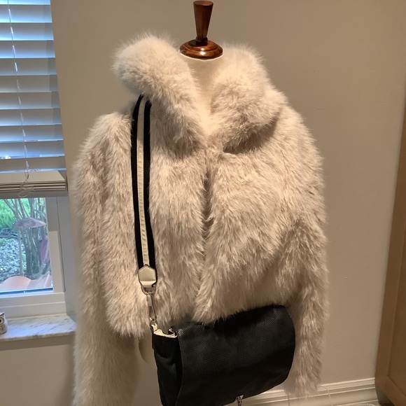 Elizabeth and James Cynnie Crossbody Bag - Picture 16 of 16